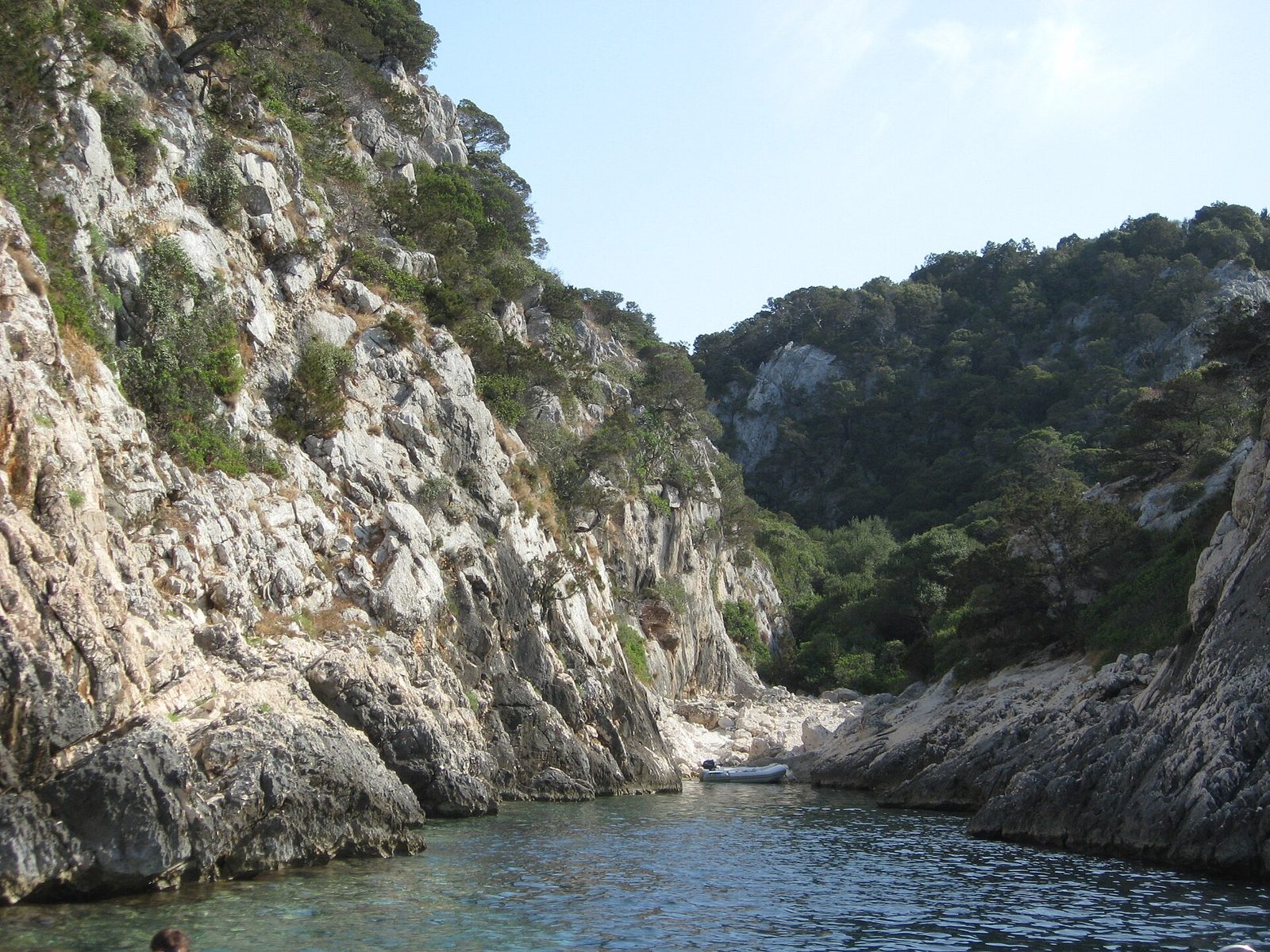 I ciottoli chiari di Cala dei Gabbiani