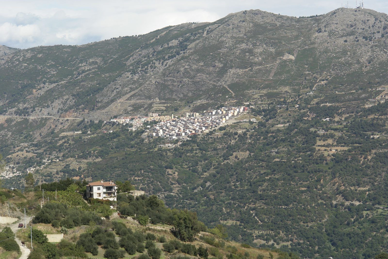 Le case abbandonate di Gairo Vecchio